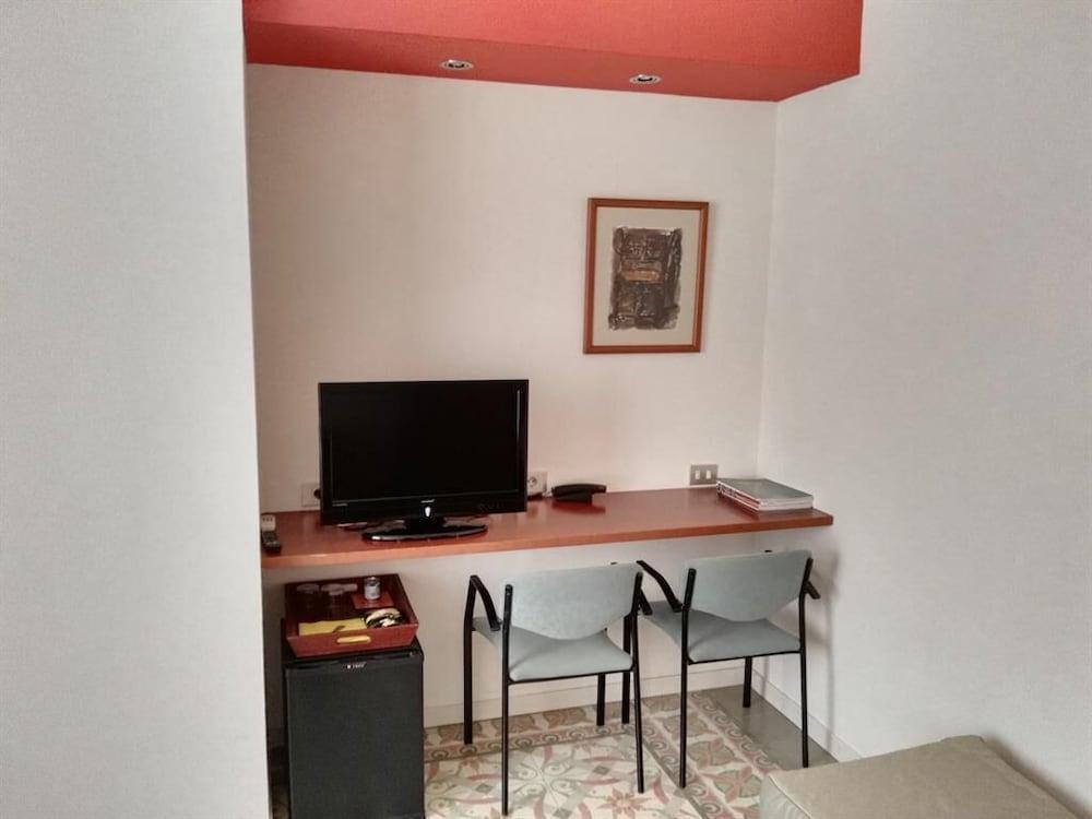Els Jardins De La Martana Hotel 3*